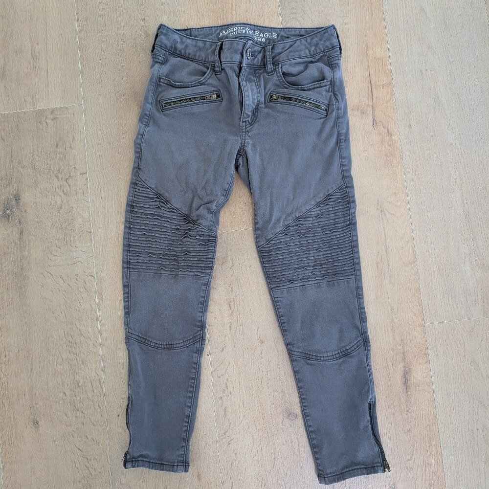 American Eagle Grey 3/4 Jeggings with Ruffle Detail – Size 4